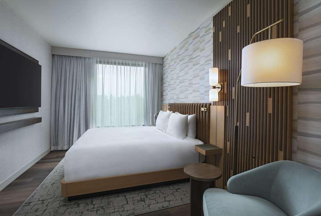 Hyatt Regency Conroe Hotel Room photo